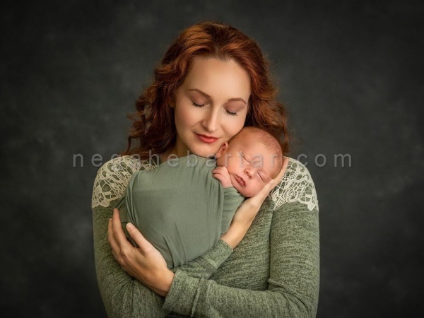 ‎عکس کودک در فضای باز